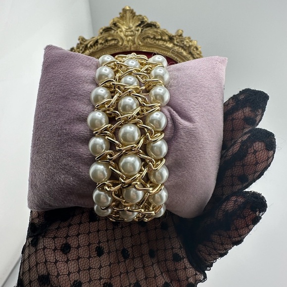 Vintage Luxury Honeybee Gold White Pearl Linked Bracelet - Picture 10 of 13